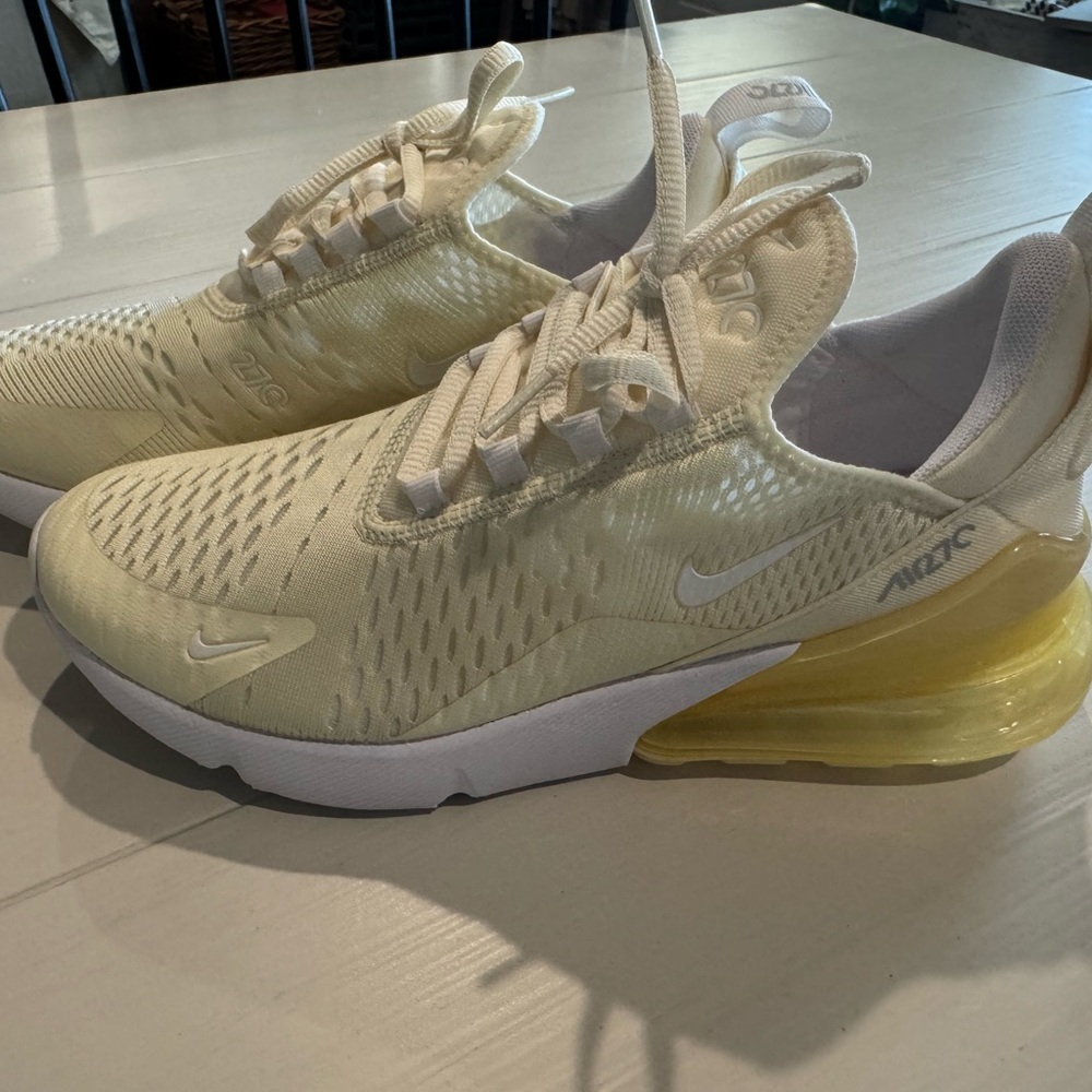 Nike Women's Sneakers in Cream and Yellow